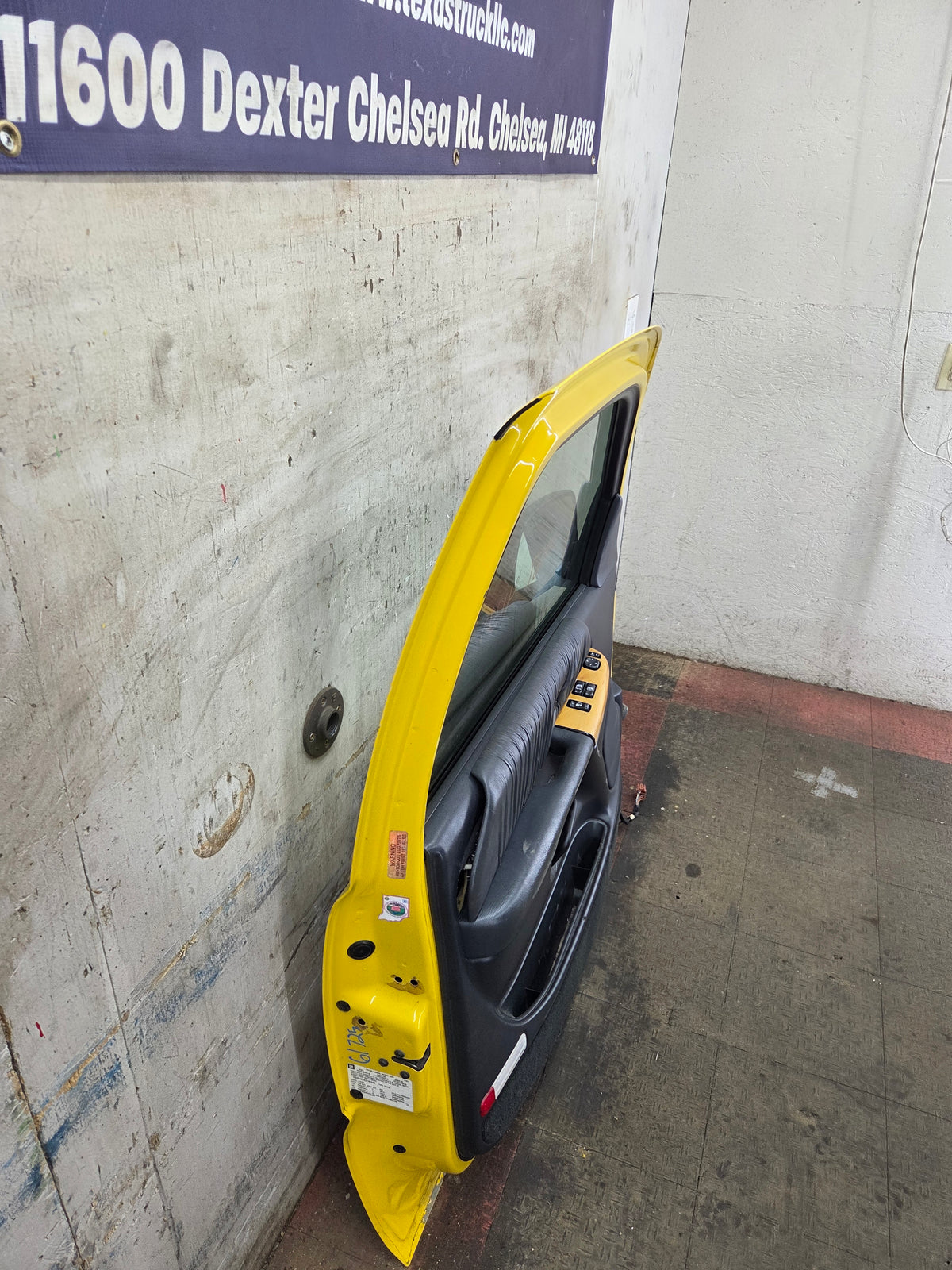 1999-2006 Chevrolet Silverado / GMC Sierra 1500 2500 3500 HD Front Driver Side Door LH