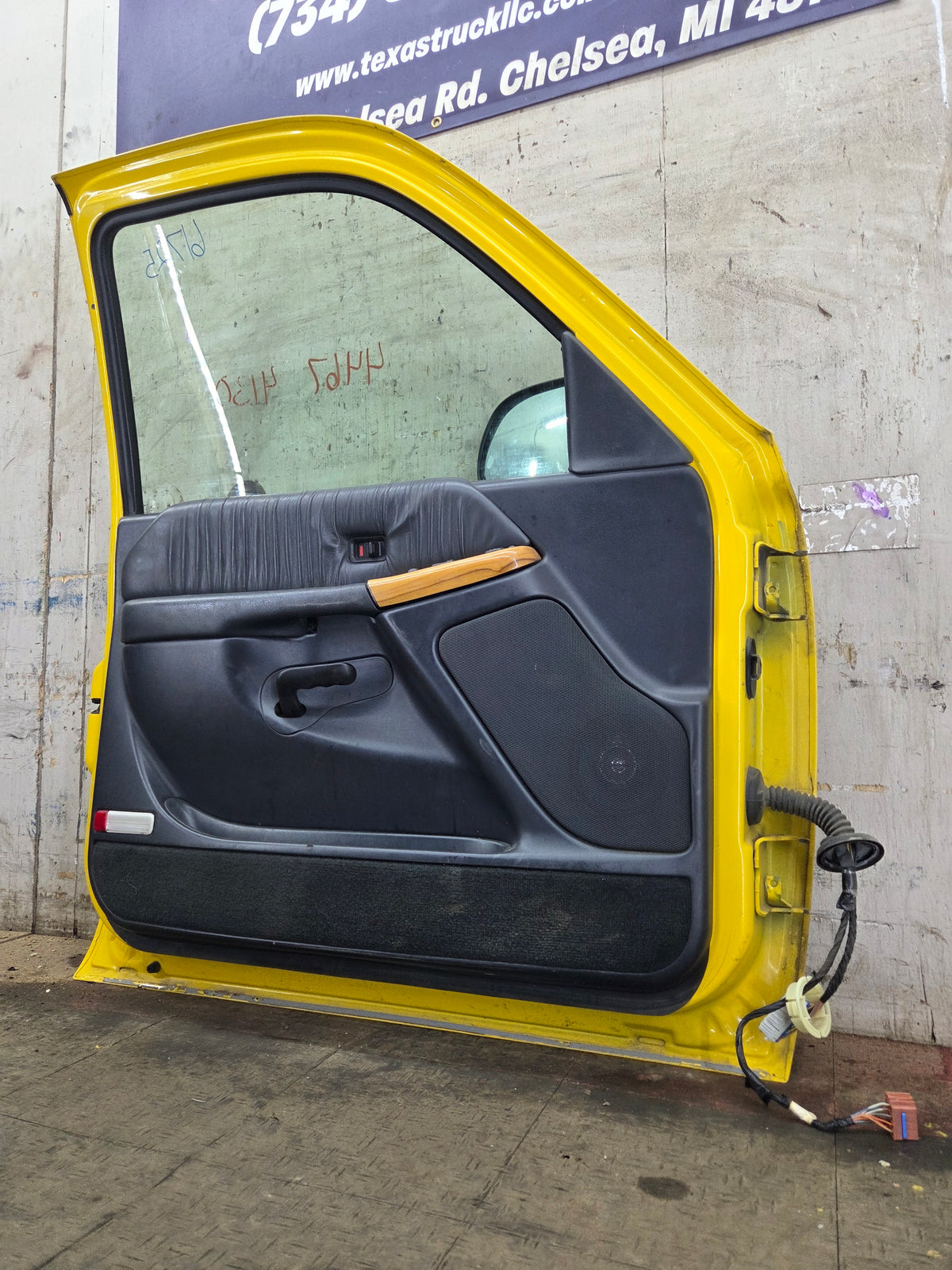 1999-2006 Chevrolet Silverado / GMC Sierra 1500 2500 3500 HD Front Driver Side Door LH