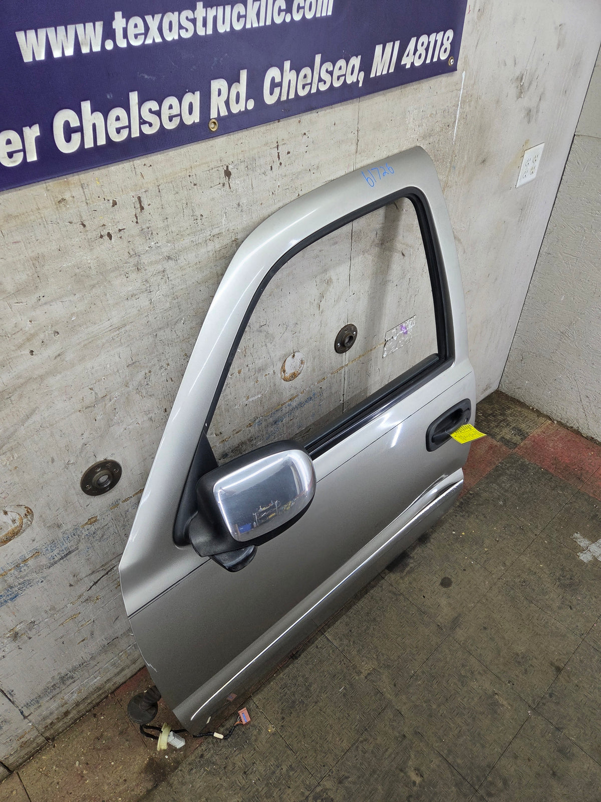 1999-2006 Chevrolet Silverado / GMC Sierra 1500 2500 3500 HD Front Driver Side Door LH