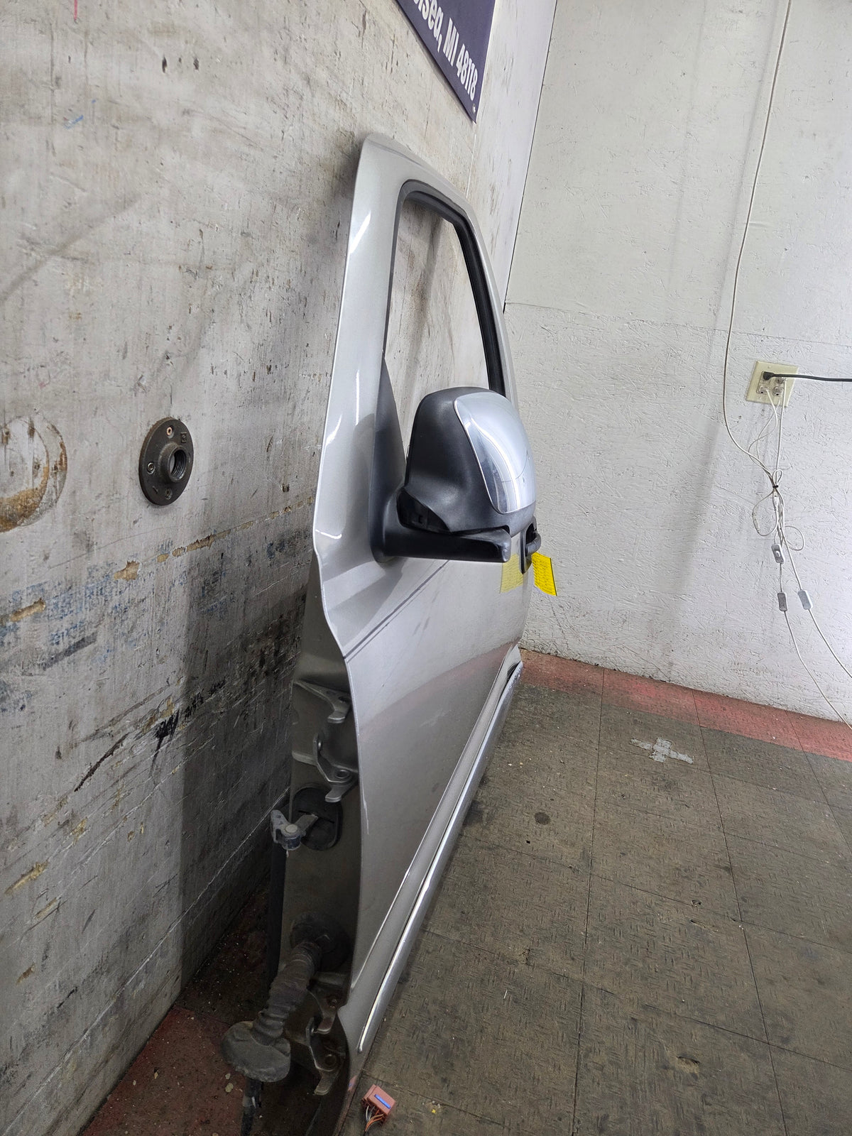 1999-2006 Chevrolet Silverado / GMC Sierra 1500 2500 3500 HD Front Driver Side Door LH