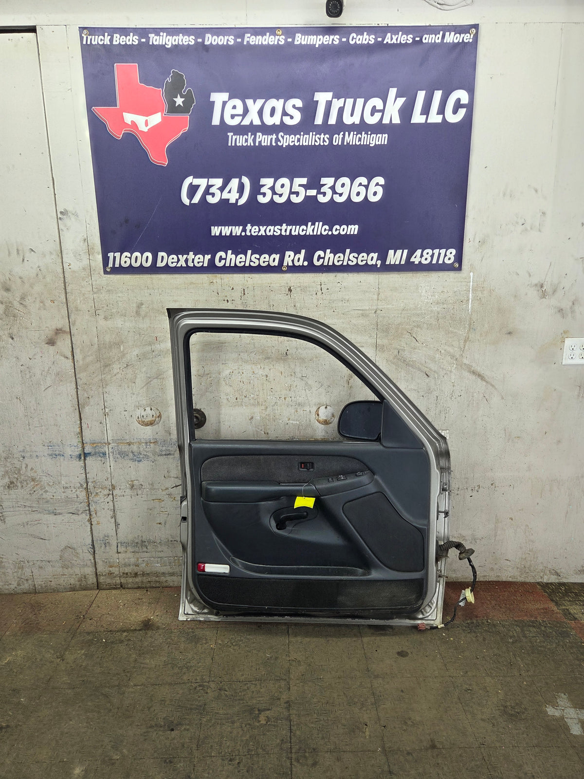 1999-2006 Chevrolet Silverado / GMC Sierra 1500 2500 3500 HD Front Driver Side Door LH