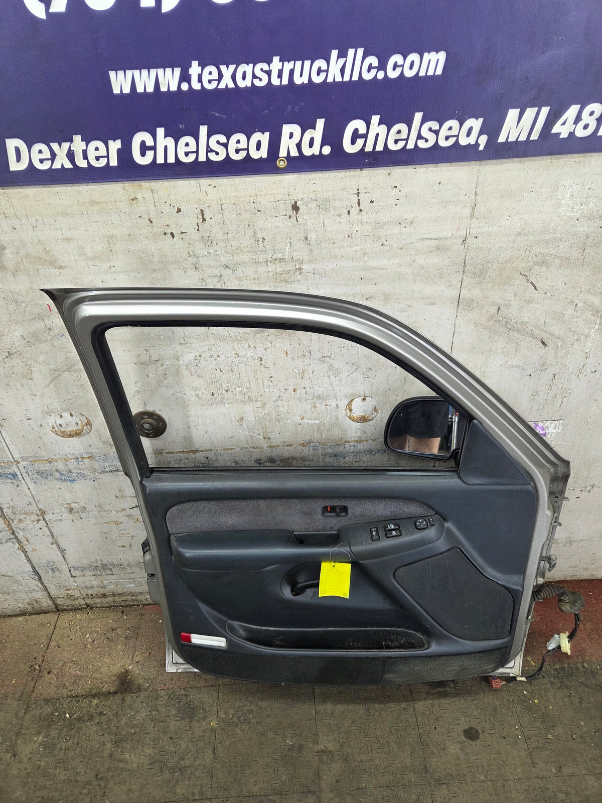 1999-2006 Chevrolet Silverado / GMC Sierra 1500 2500 3500 HD Front Driver Side Door LH