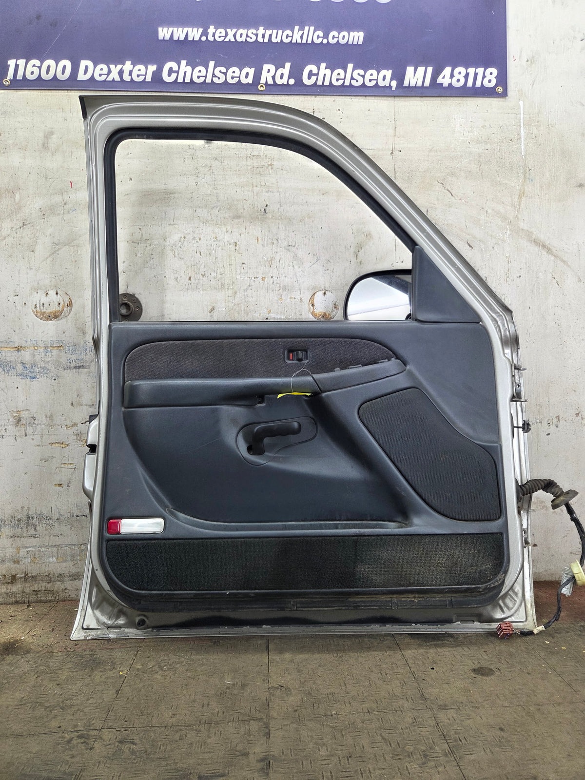 1999-2006 Chevrolet Silverado / GMC Sierra 1500 2500 3500 HD Front Driver Side Door LH