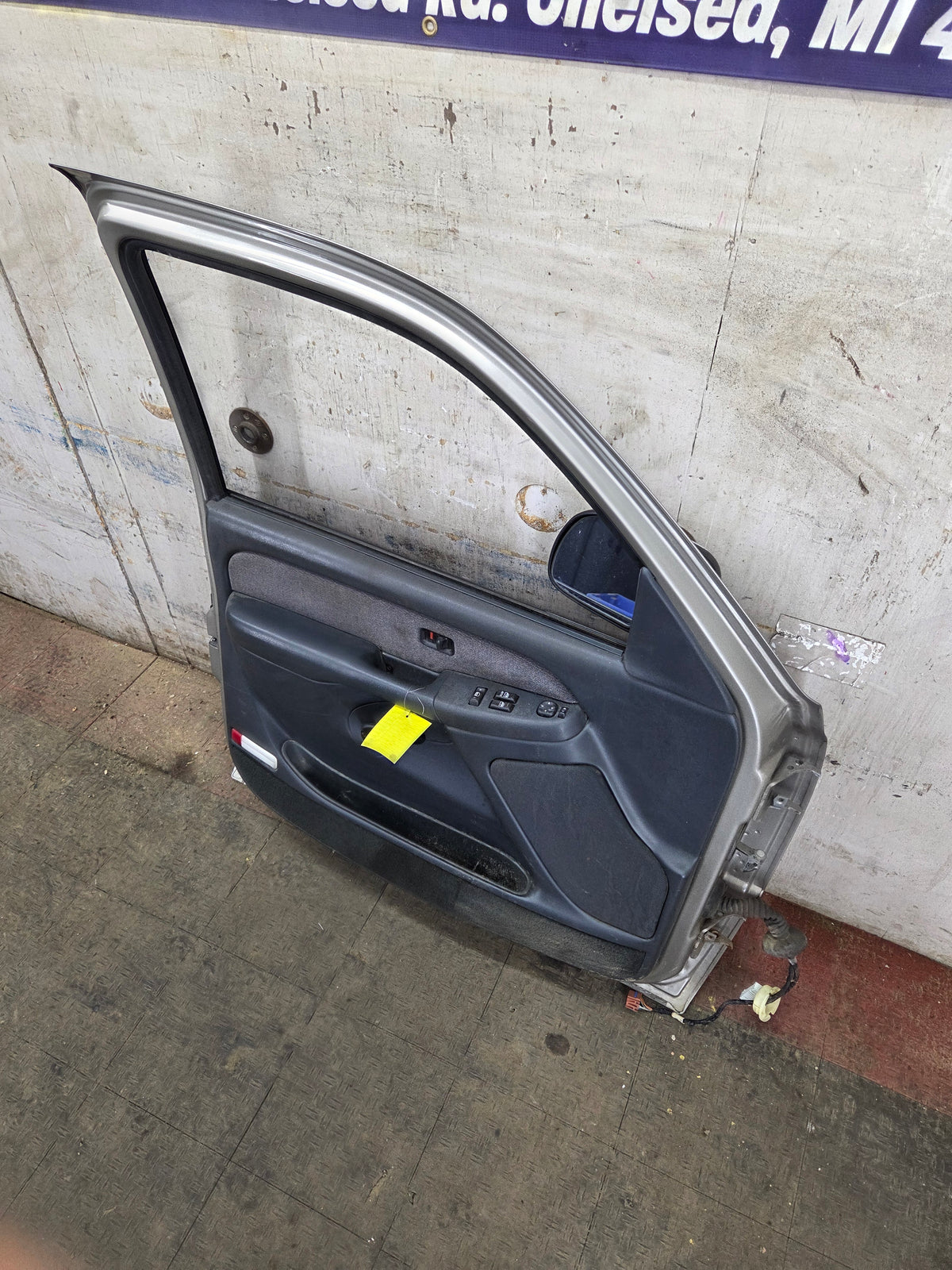 1999-2006 Chevrolet Silverado / GMC Sierra 1500 2500 3500 HD Front Driver Side Door LH