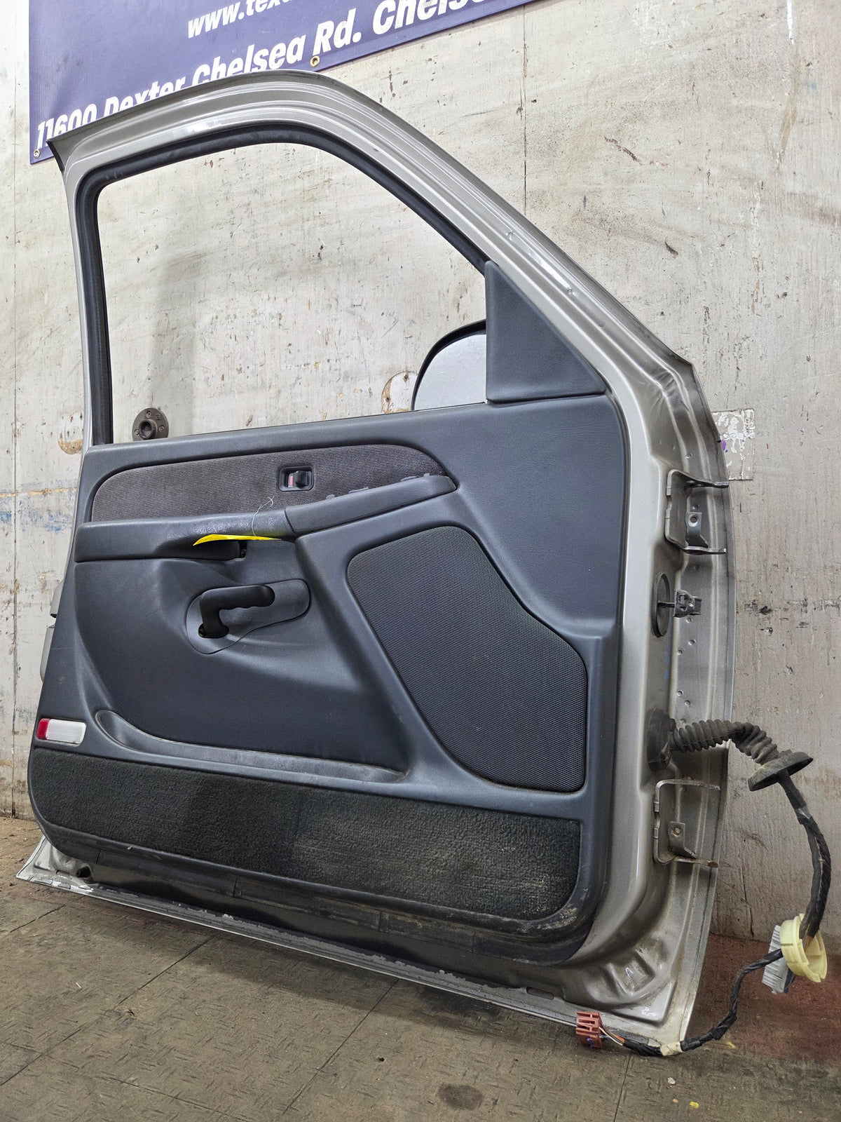 1999-2006 Chevrolet Silverado / GMC Sierra 1500 2500 3500 HD Front Driver Side Door LH