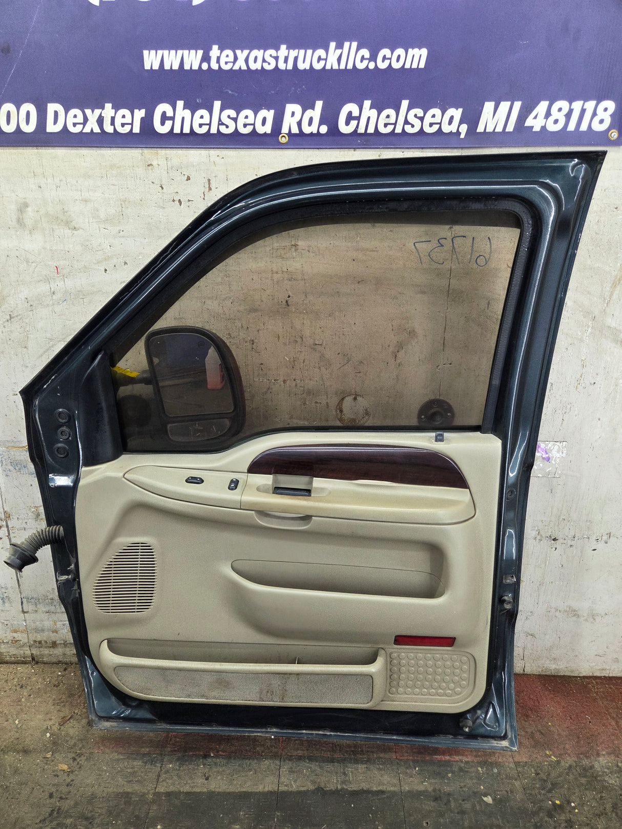 1999-2011 Ford Super Duty RH Passenger Side Front Door F250 F350 F450 F550
