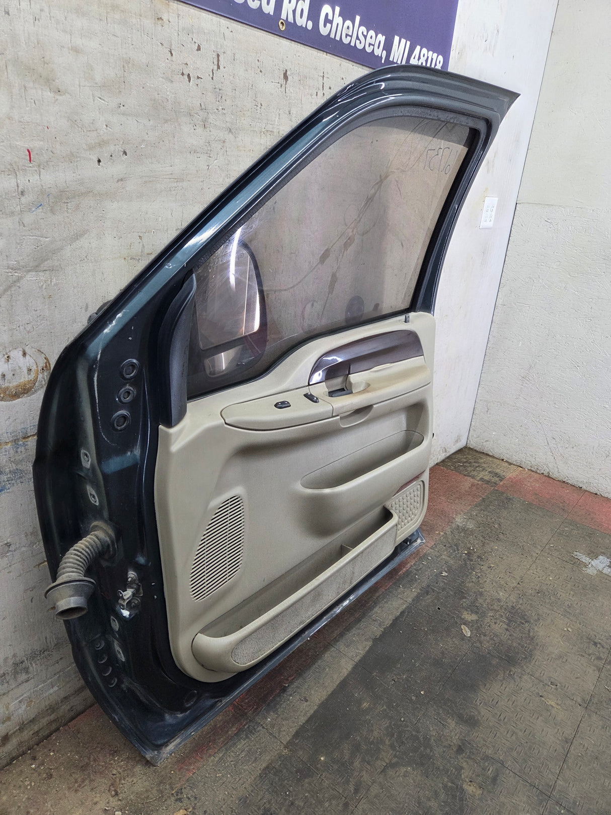 1999-2011 Ford Super Duty RH Passenger Side Front Door F250 F350 F450 F550