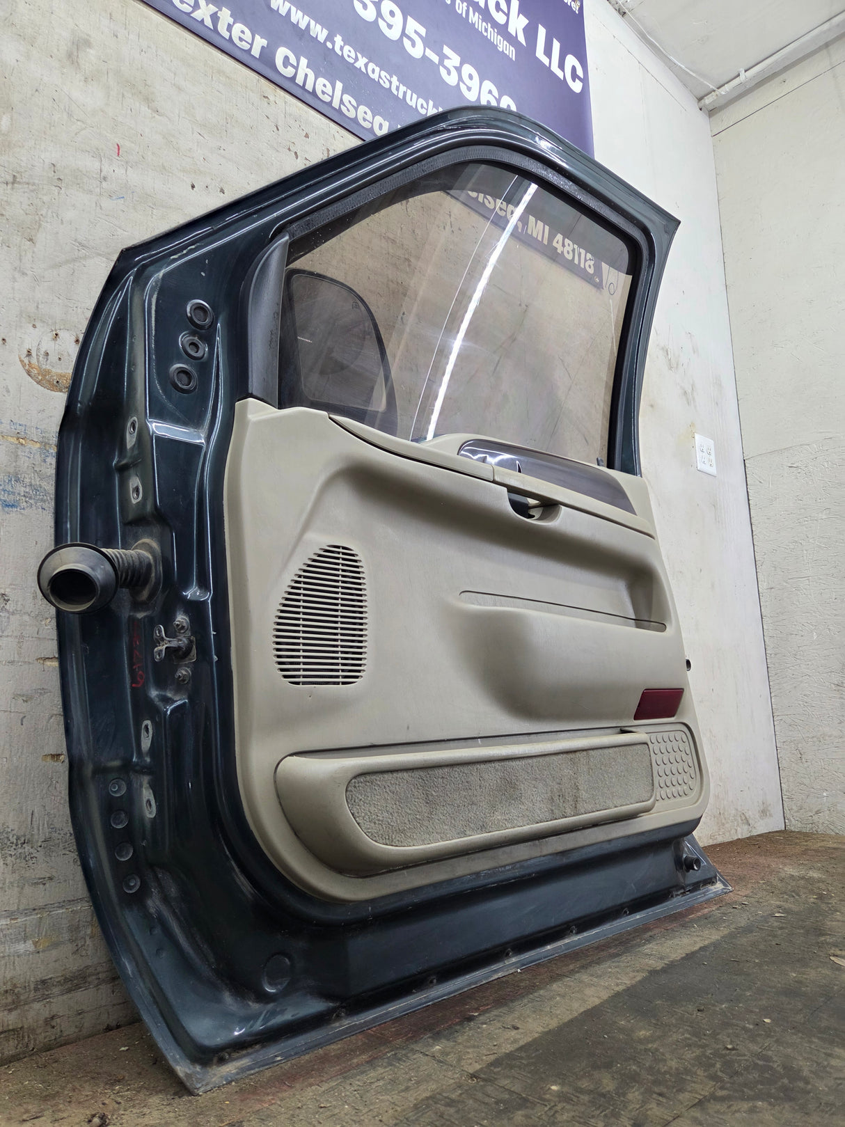 1999-2011 Ford Super Duty RH Passenger Side Front Door F250 F350 F450 F550