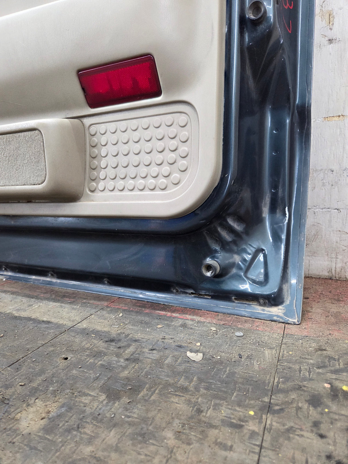 1999-2011 Ford Super Duty RH Passenger Side Front Door F250 F350 F450 F550