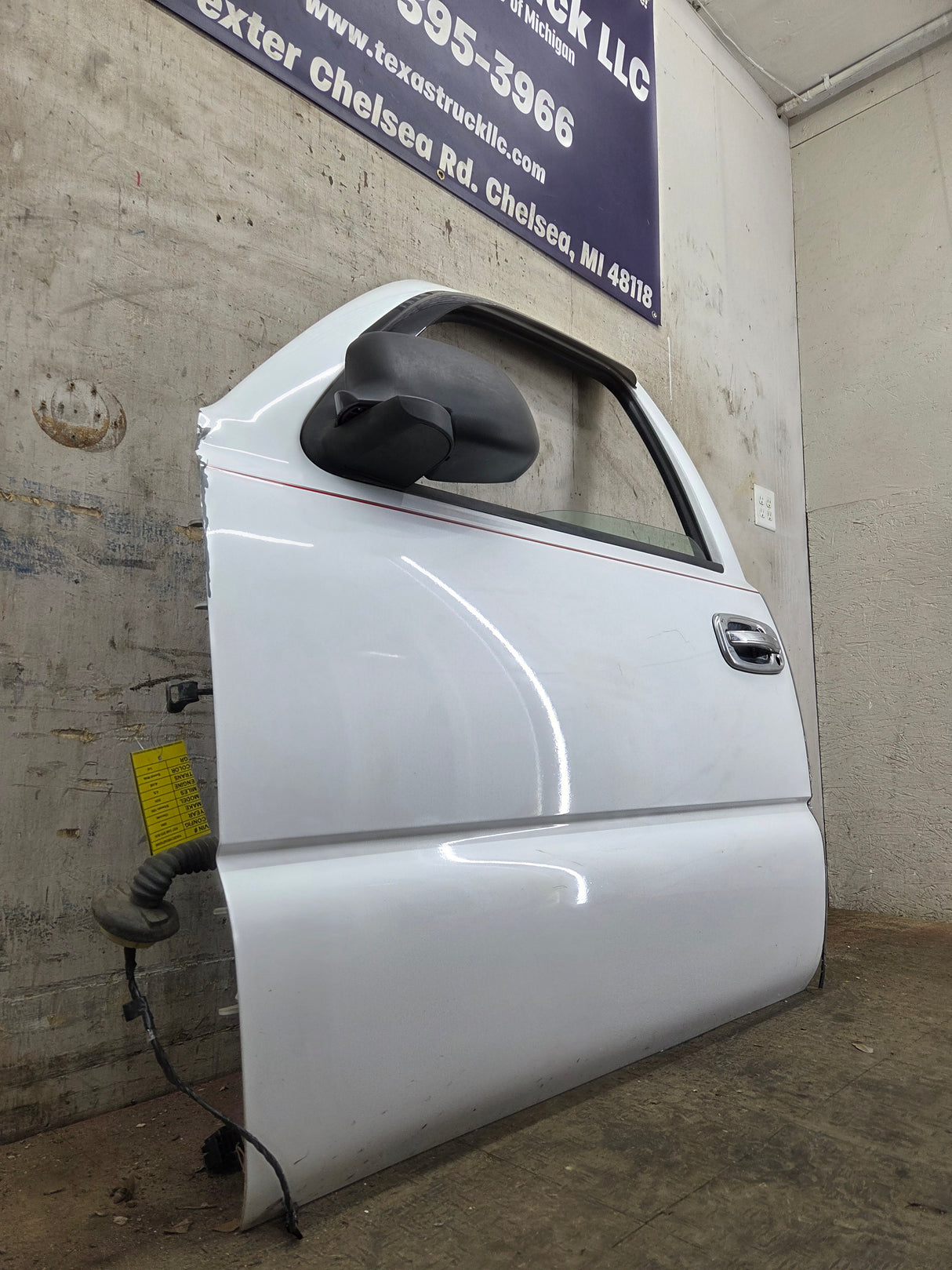 1999-2006 Chevrolet Silverado / GMC Sierra 1500 2500 3500 HD Front Driver Side Door LH