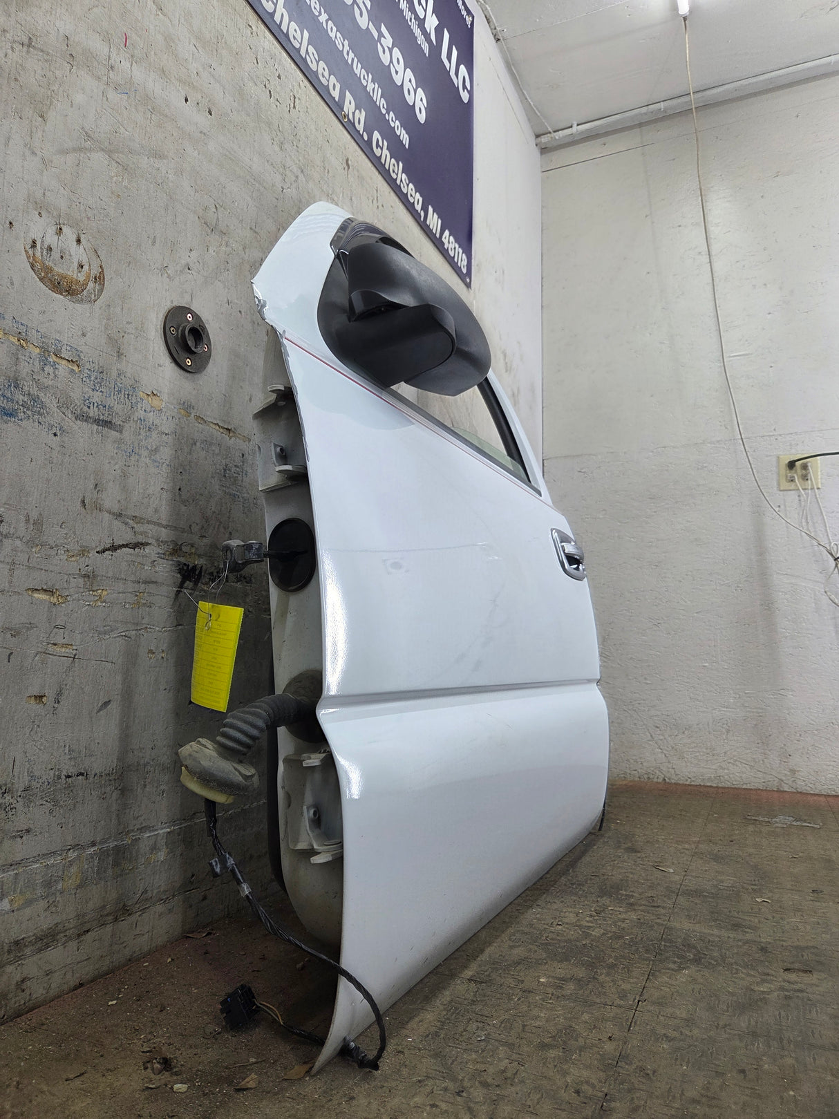 1999-2006 Chevrolet Silverado / GMC Sierra 1500 2500 3500 HD Front Driver Side Door LH