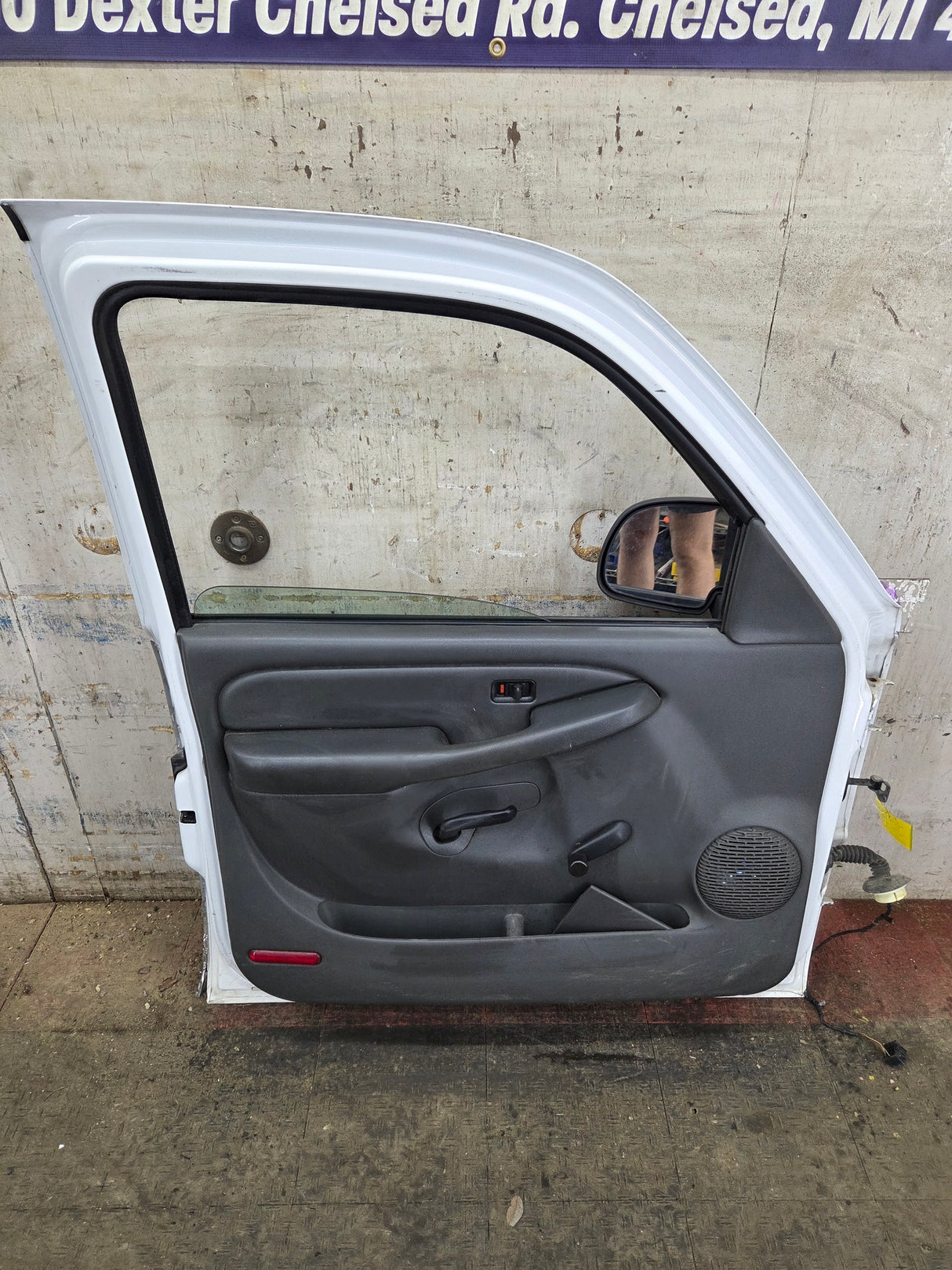1999-2006 Chevrolet Silverado / GMC Sierra 1500 2500 3500 HD Front Driver Side Door LH