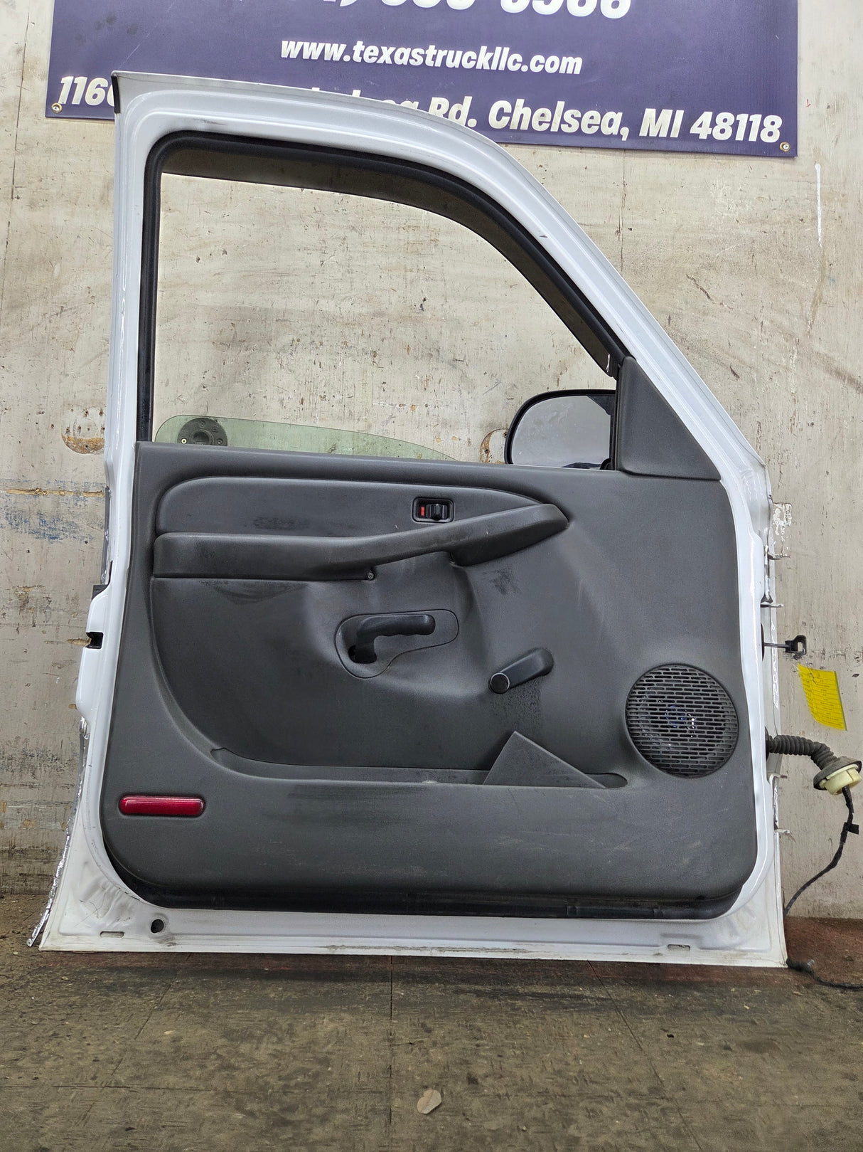 1999-2006 Chevrolet Silverado / GMC Sierra 1500 2500 3500 HD Front Driver Side Door LH