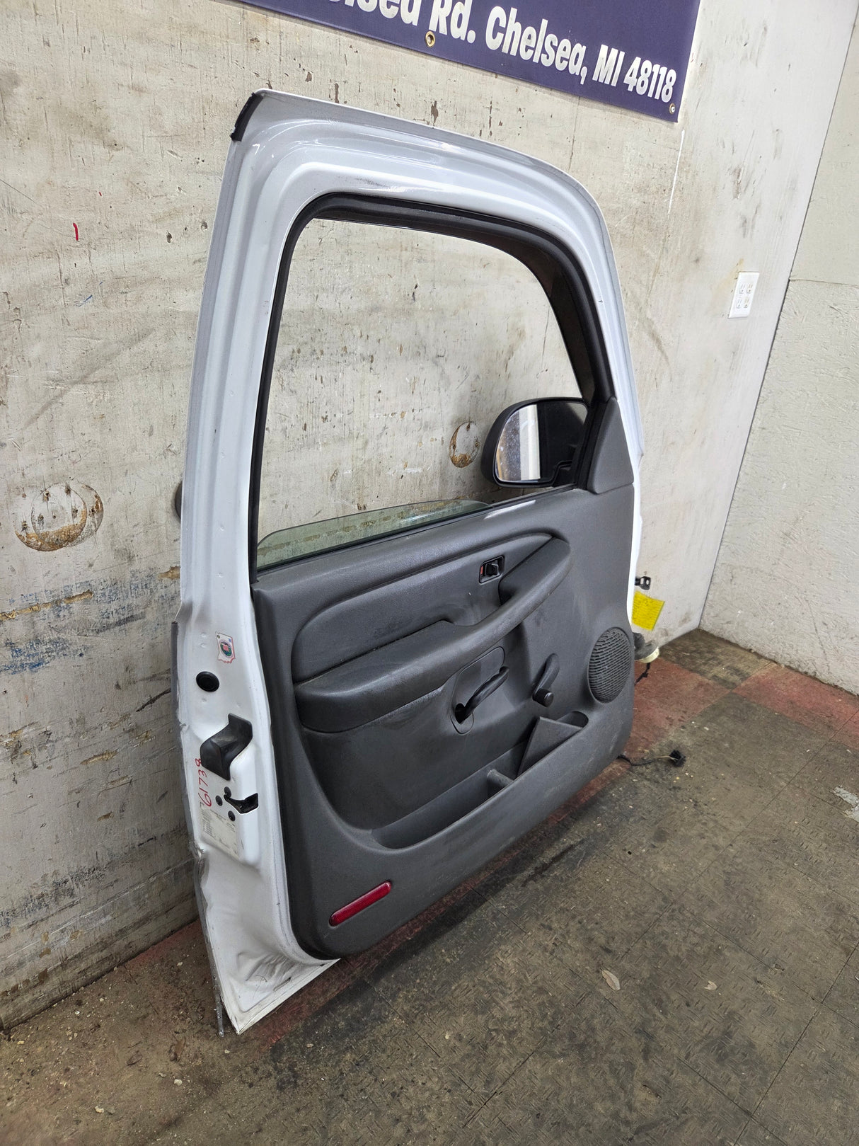 1999-2006 Chevrolet Silverado / GMC Sierra 1500 2500 3500 HD Front Driver Side Door LH