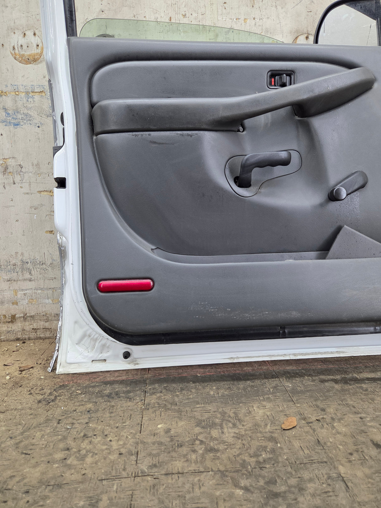 1999-2006 Chevrolet Silverado / GMC Sierra 1500 2500 3500 HD Front Driver Side Door LH
