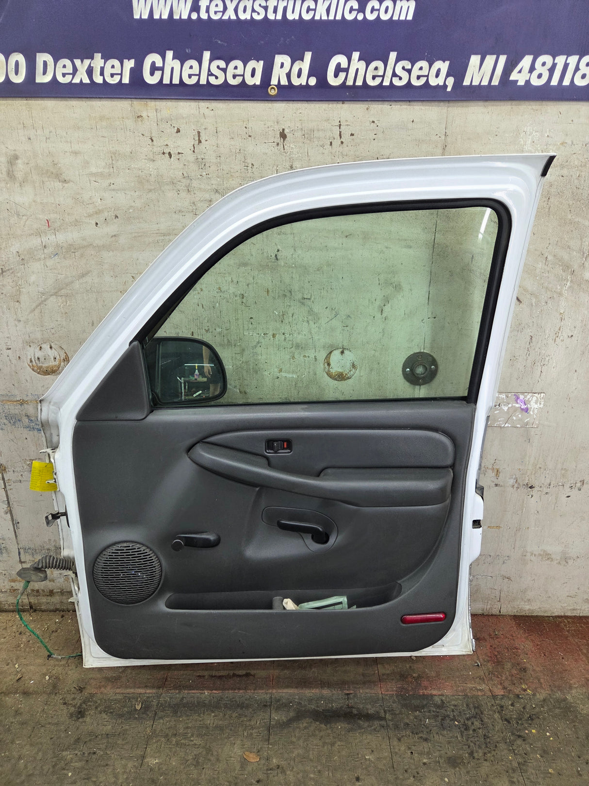1999-2006 Chevrolet Silverado / GMC Sierra 1500 2500 3500 HD Front Passenger side Door RH