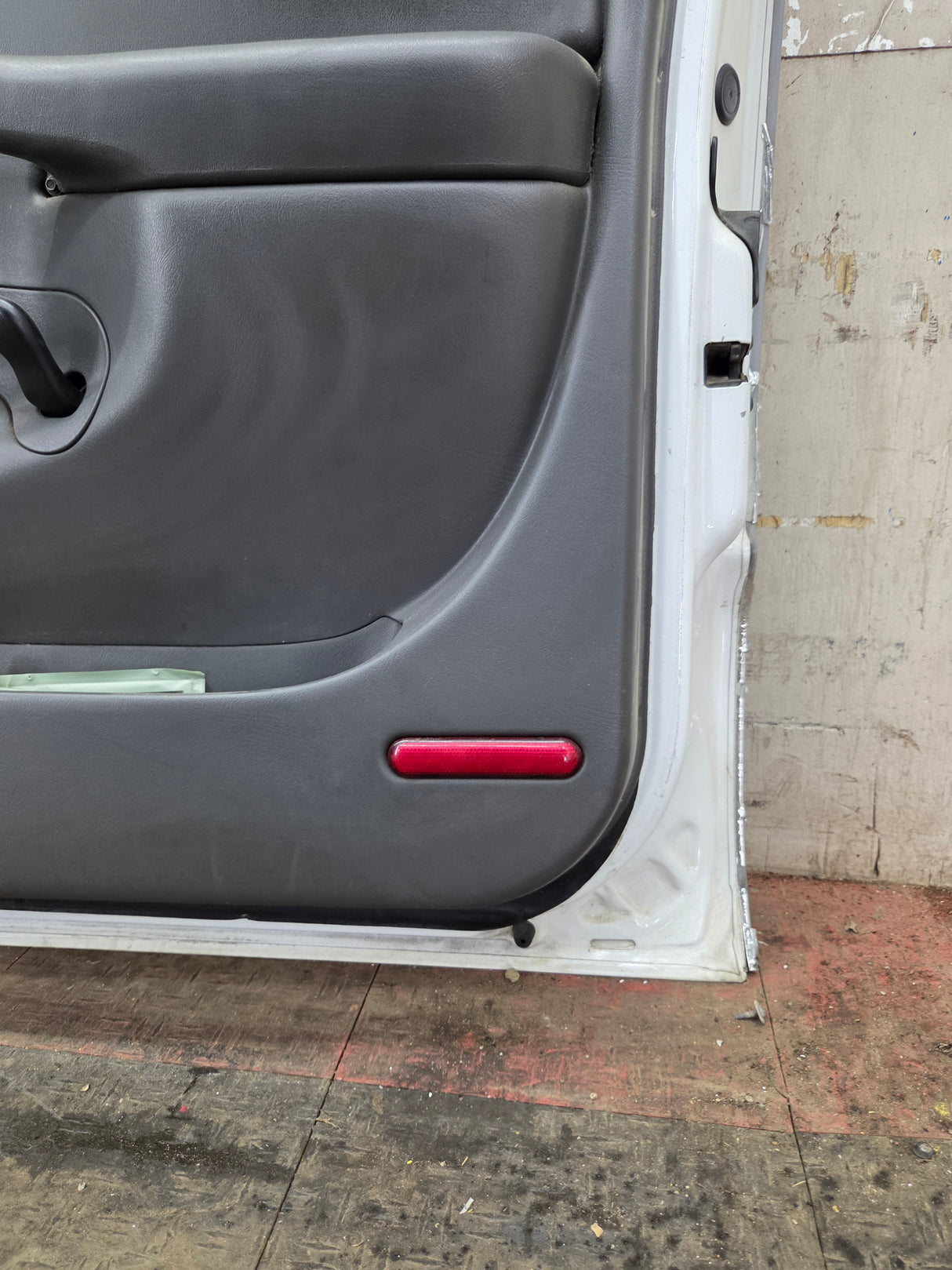1999-2006 Chevrolet Silverado / GMC Sierra 1500 2500 3500 HD Front Passenger side Door RH