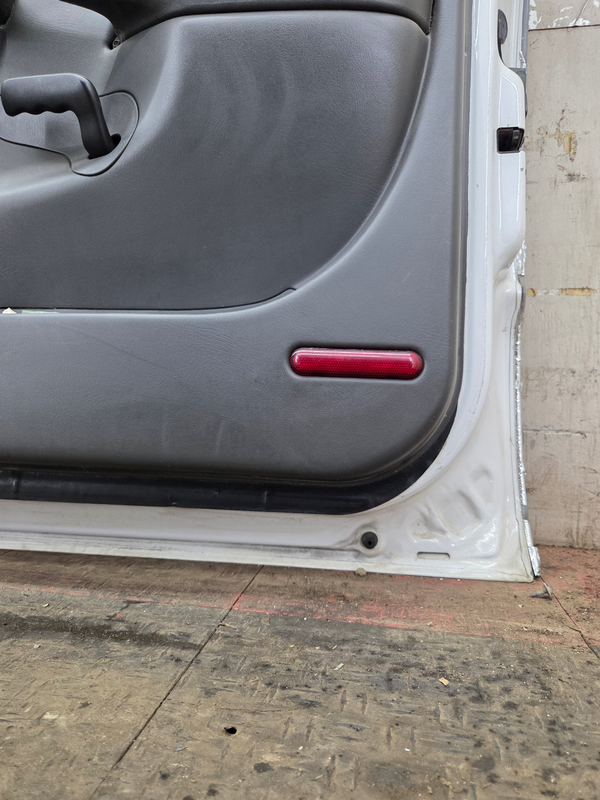 1999-2006 Chevrolet Silverado / GMC Sierra 1500 2500 3500 HD Front Passenger side Door RH
