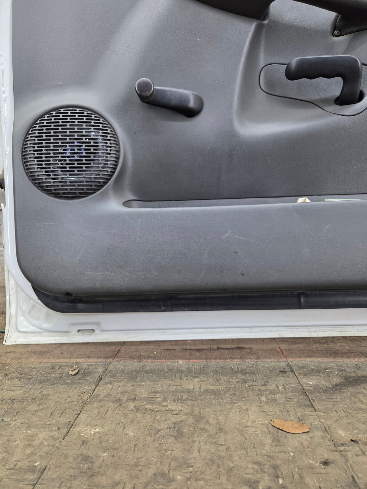 1999-2006 Chevrolet Silverado / GMC Sierra 1500 2500 3500 HD Front Passenger side Door RH