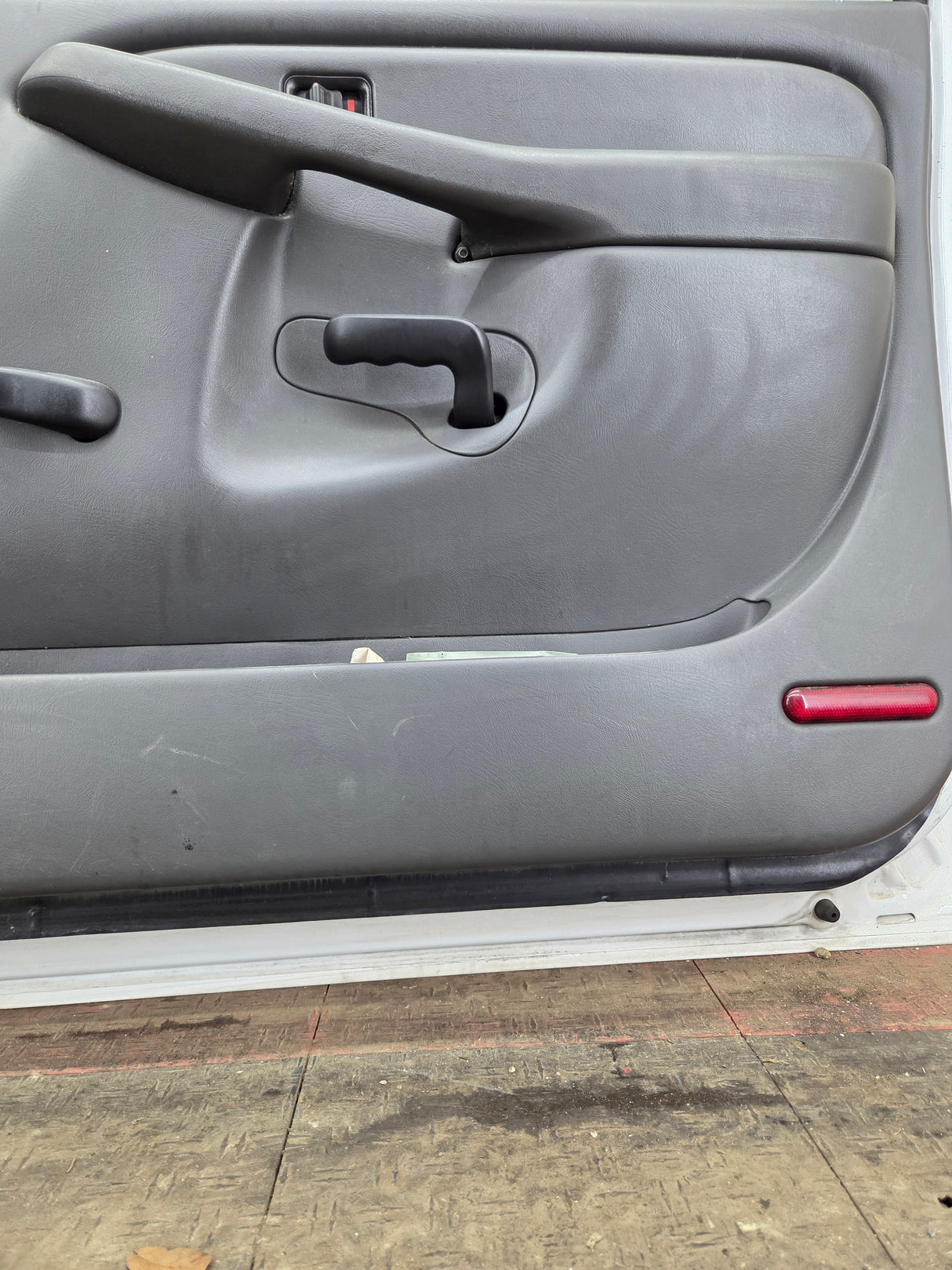 1999-2006 Chevrolet Silverado / GMC Sierra 1500 2500 3500 HD Front Passenger side Door RH