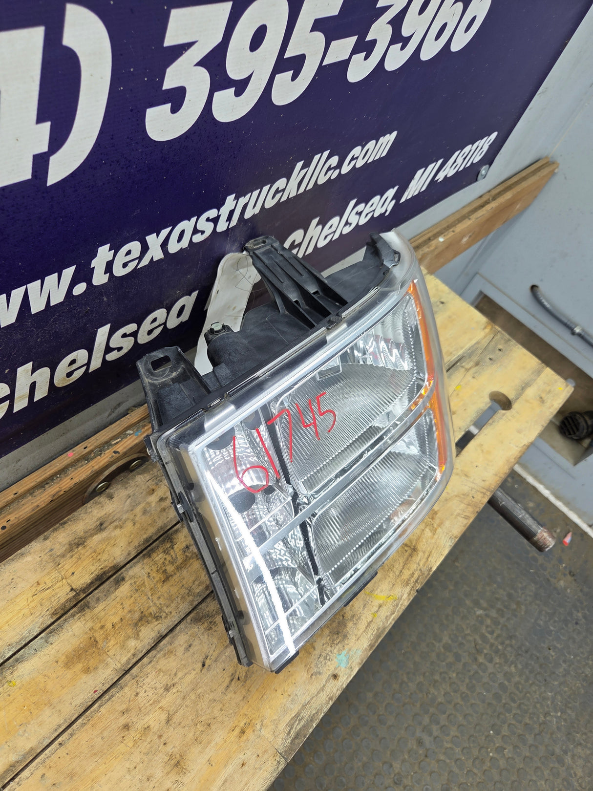 2007-2013 Chevrolet Silverado 1500 2500 3500 LH Driver Side Halogen Headlight