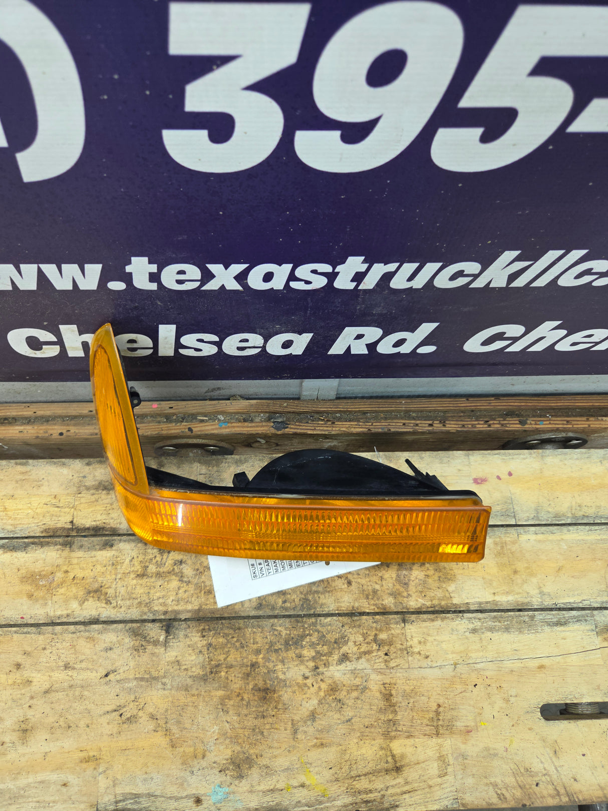 1999-2004 Ford Super Duty F250 F350 RH Passenger Side OEM Turn Signal Parking Light Assembly