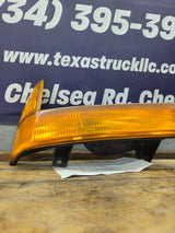 1999-2004 Ford Super Duty F250 F350 RH Passenger Side OEM Turn Signal Parking Light Assembly