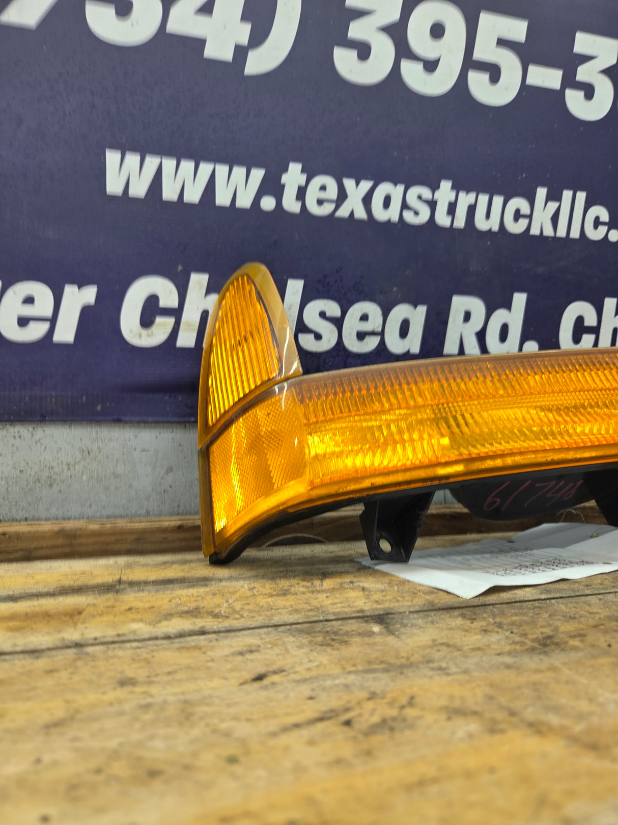 1999-2004 Ford Super Duty F250 F350 RH Passenger Side OEM Turn Signal Parking Light Assembly