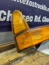 1999-2004 Ford Super Duty F250 F350 RH Passenger Side OEM Turn Signal Parking Light Assembly