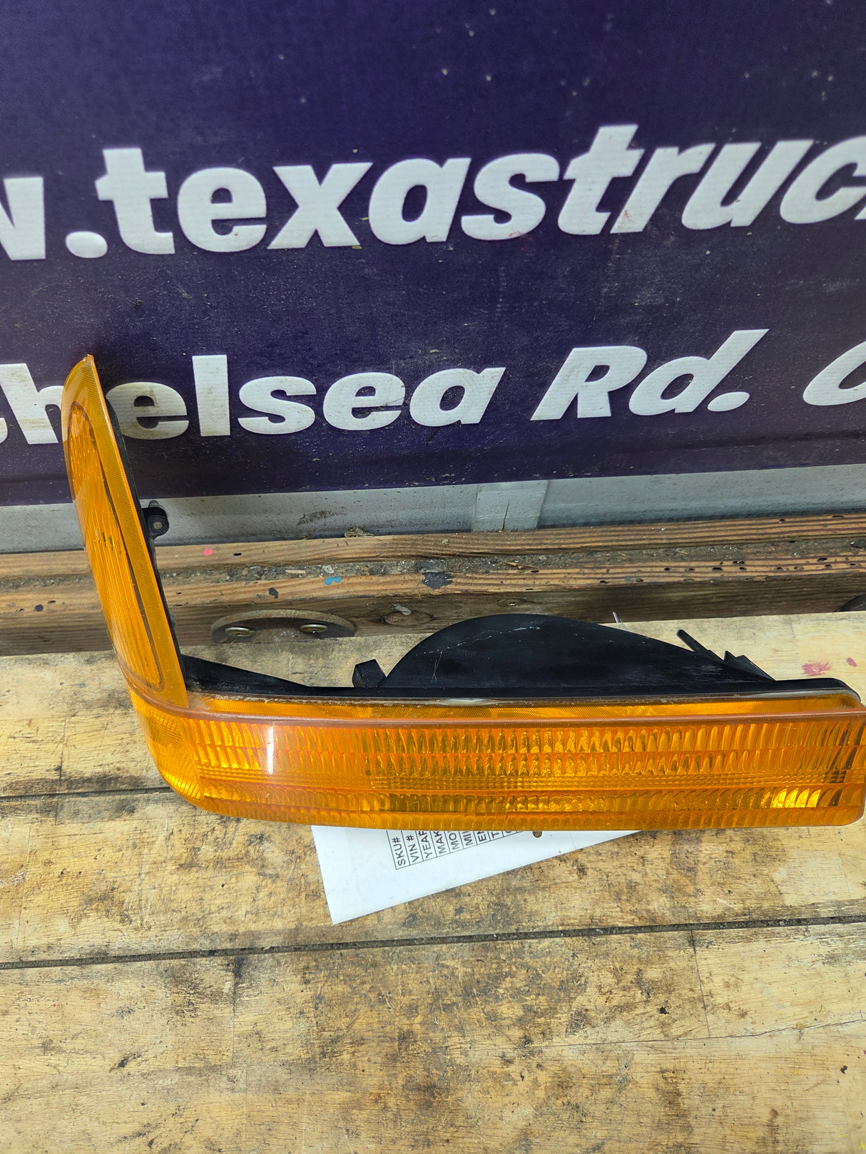 1999-2004 Ford Super Duty F250 F350 RH Passenger Side OEM Turn Signal Parking Light Assembly