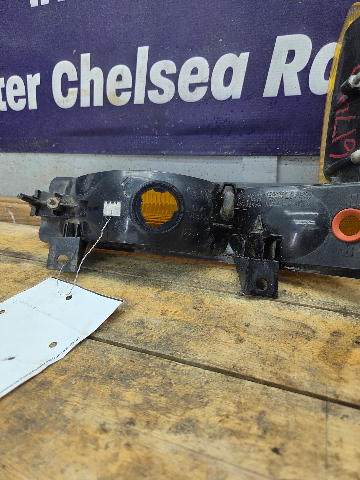 1999-2004 Ford Super Duty F250 F350 RH Passenger Side OEM Turn Signal Parking Light Assembly