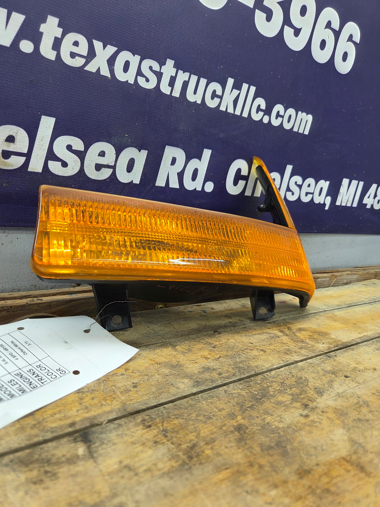 1999-2004 Ford Super Duty F250 F350 LH Driver Side OEM Turn Signal Parking Light Assembly