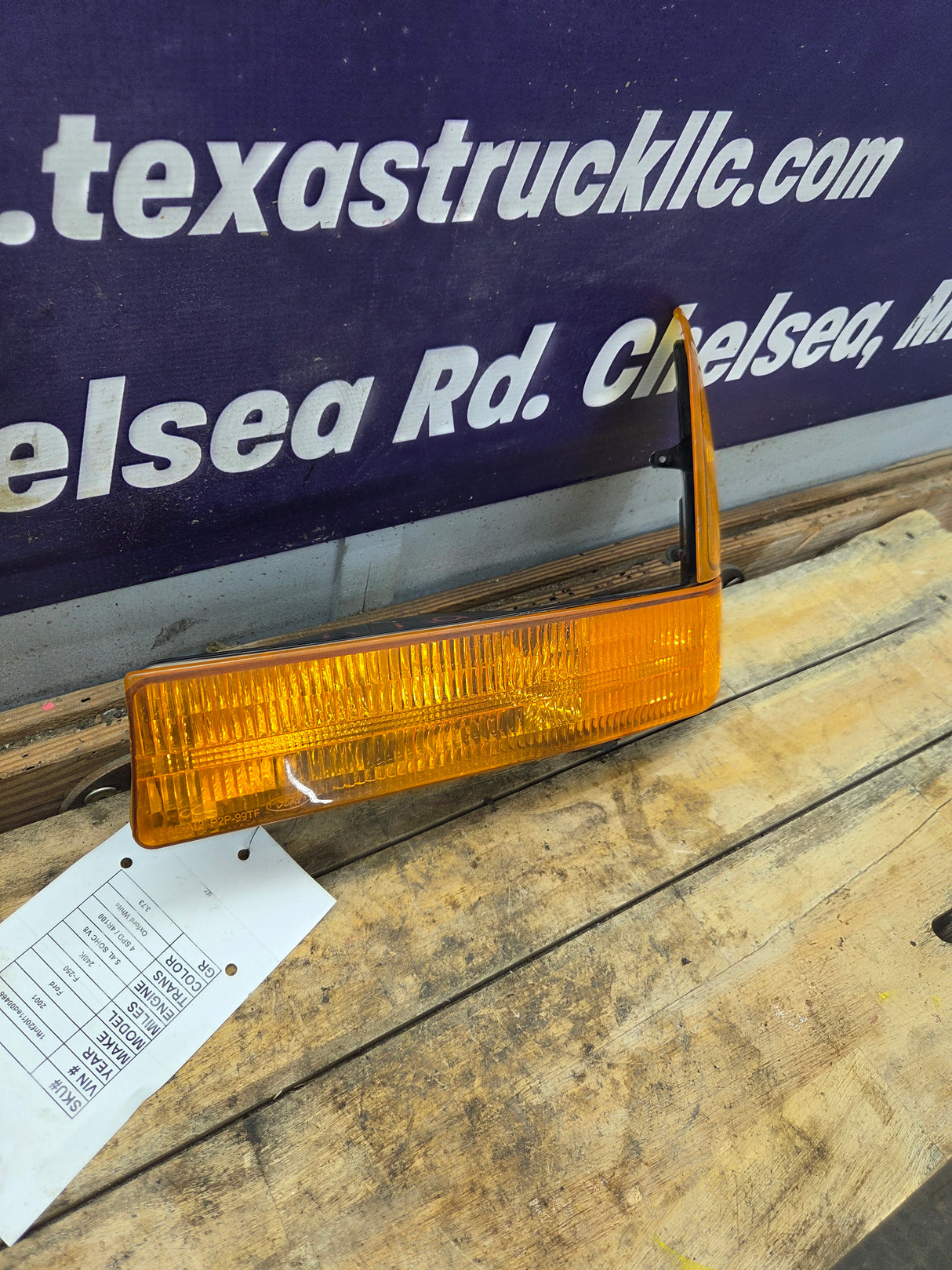 1999-2004 Ford Super Duty F250 F350 LH Driver Side OEM Turn Signal Parking Light Assembly