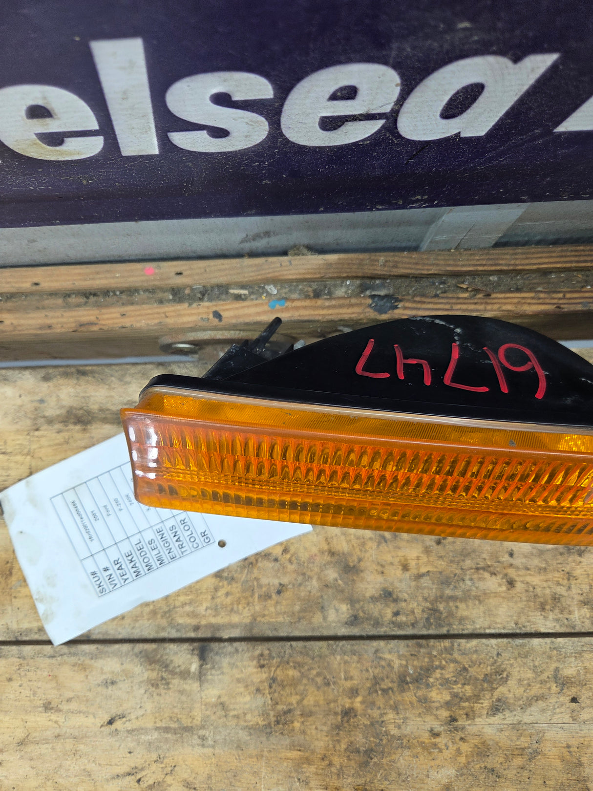 1999-2004 Ford Super Duty F250 F350 LH Driver Side OEM Turn Signal Parking Light Assembly