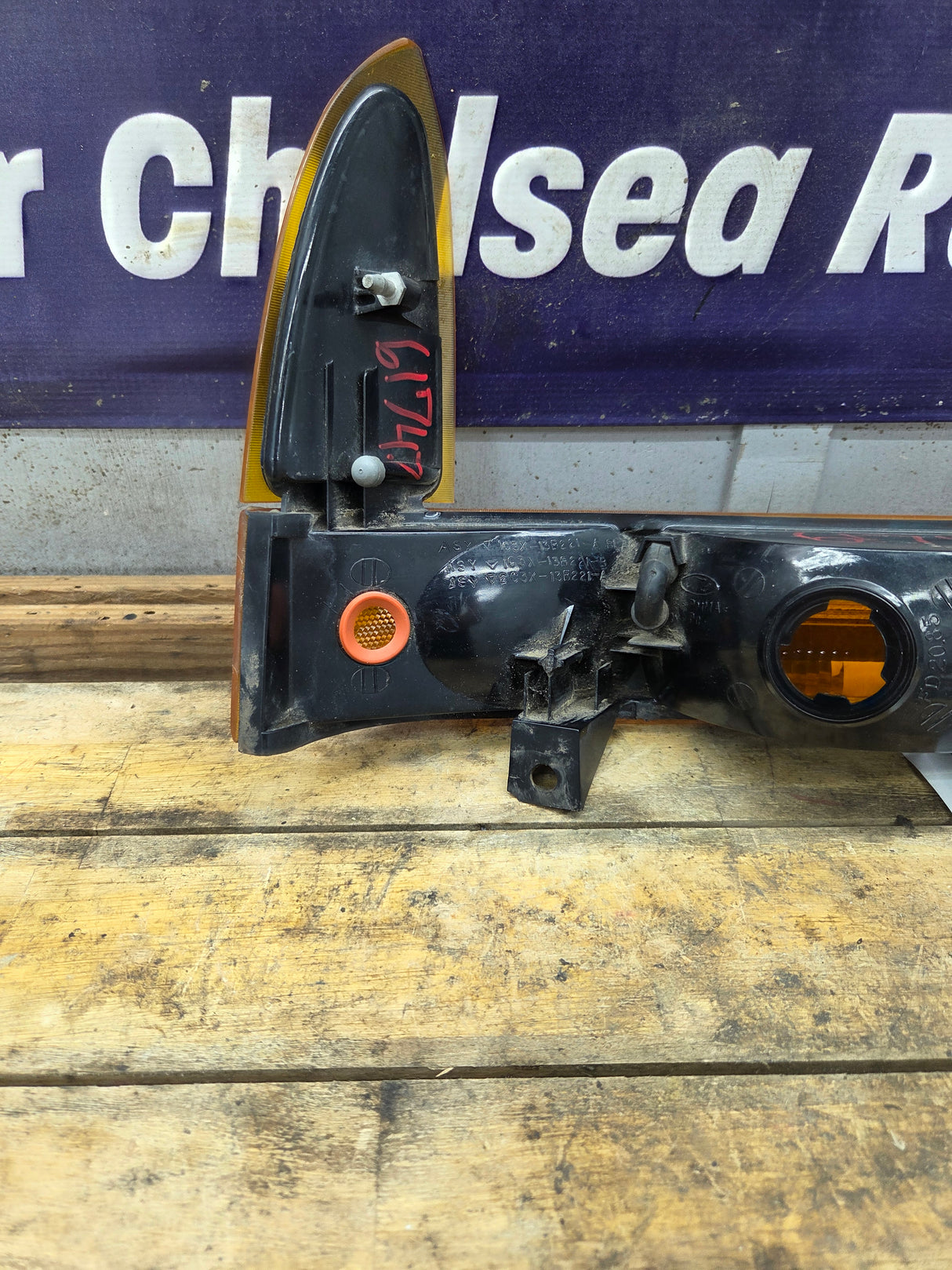 1999-2004 Ford Super Duty F250 F350 LH Driver Side OEM Turn Signal Parking Light Assembly
