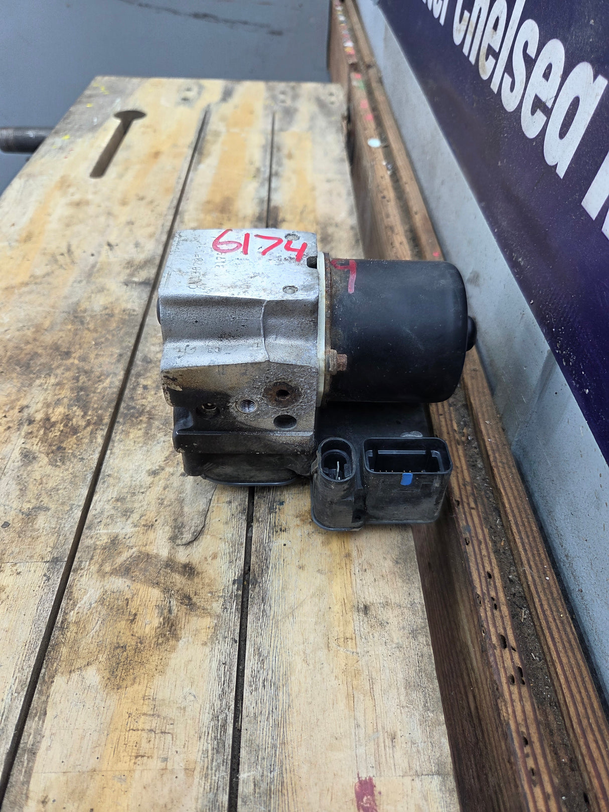 2001-2002 Chevrolet Silverado 1500 ABS Pump Module Control Assembly