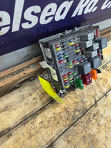1999-2002 Chevrolet Silverado / GMC Sierra 1500 Engine Bay Fuse Box