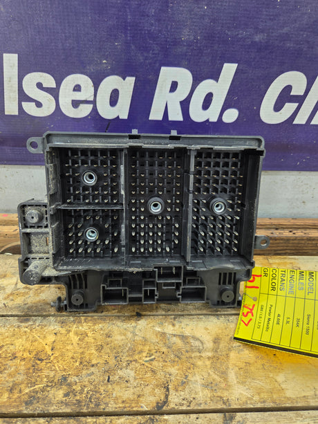 1999-2002 Chevrolet Silverado / GMC Sierra 1500 Engine Bay Fuse Box