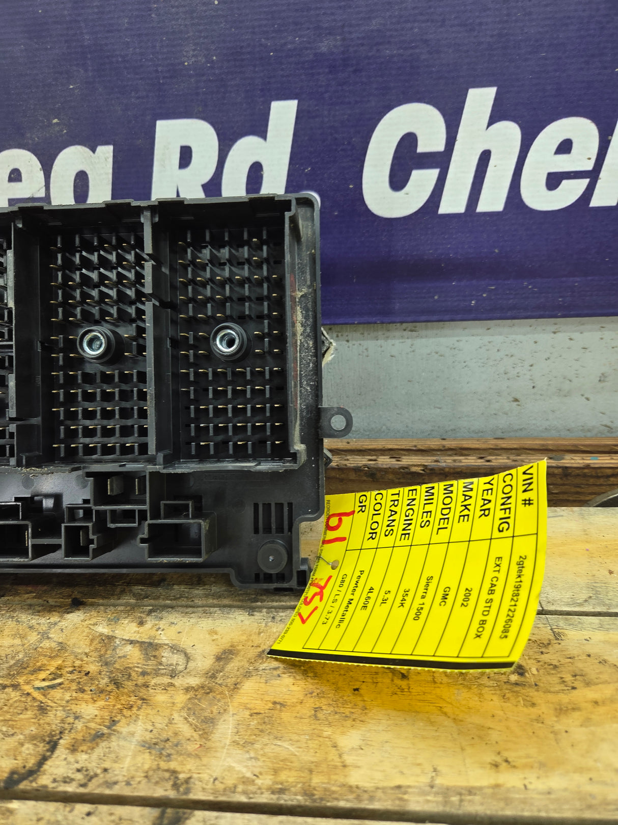 1999-2002 Chevrolet Silverado / GMC Sierra 1500 Engine Bay Fuse Box