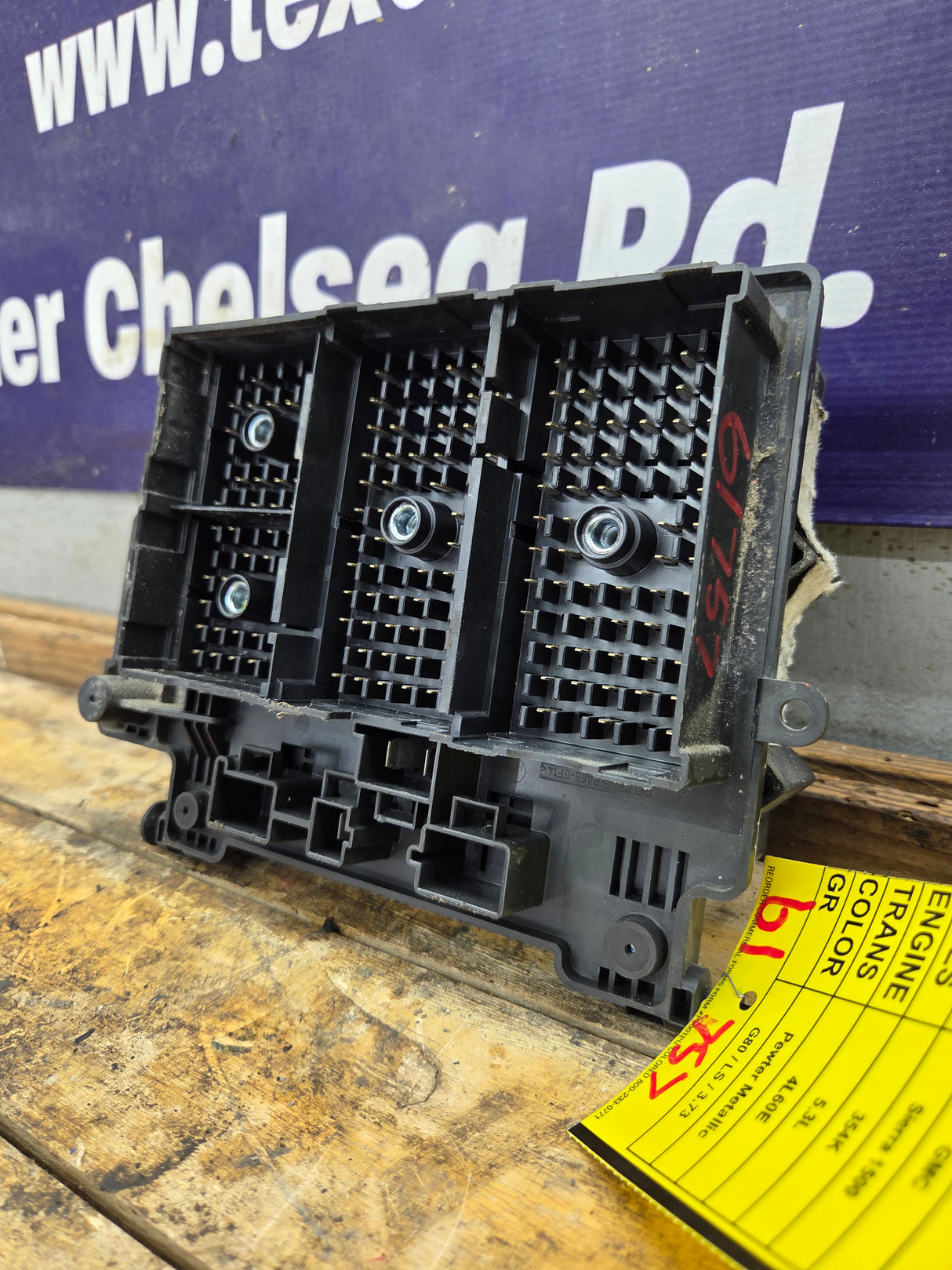 1999-2002 Chevrolet Silverado / GMC Sierra 1500 Engine Bay Fuse Box