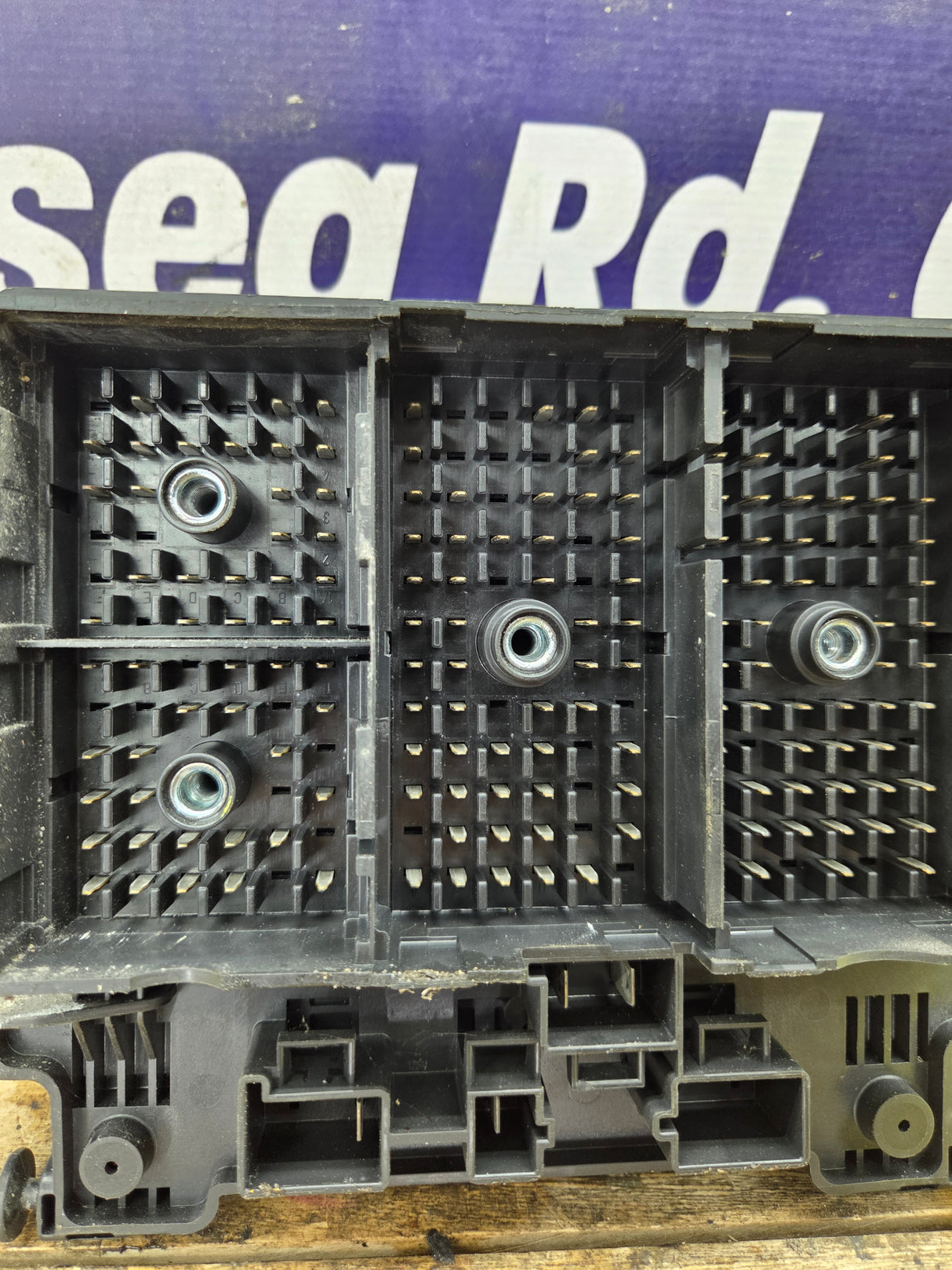 1999-2002 Chevrolet Silverado / GMC Sierra 1500 Engine Bay Fuse Box