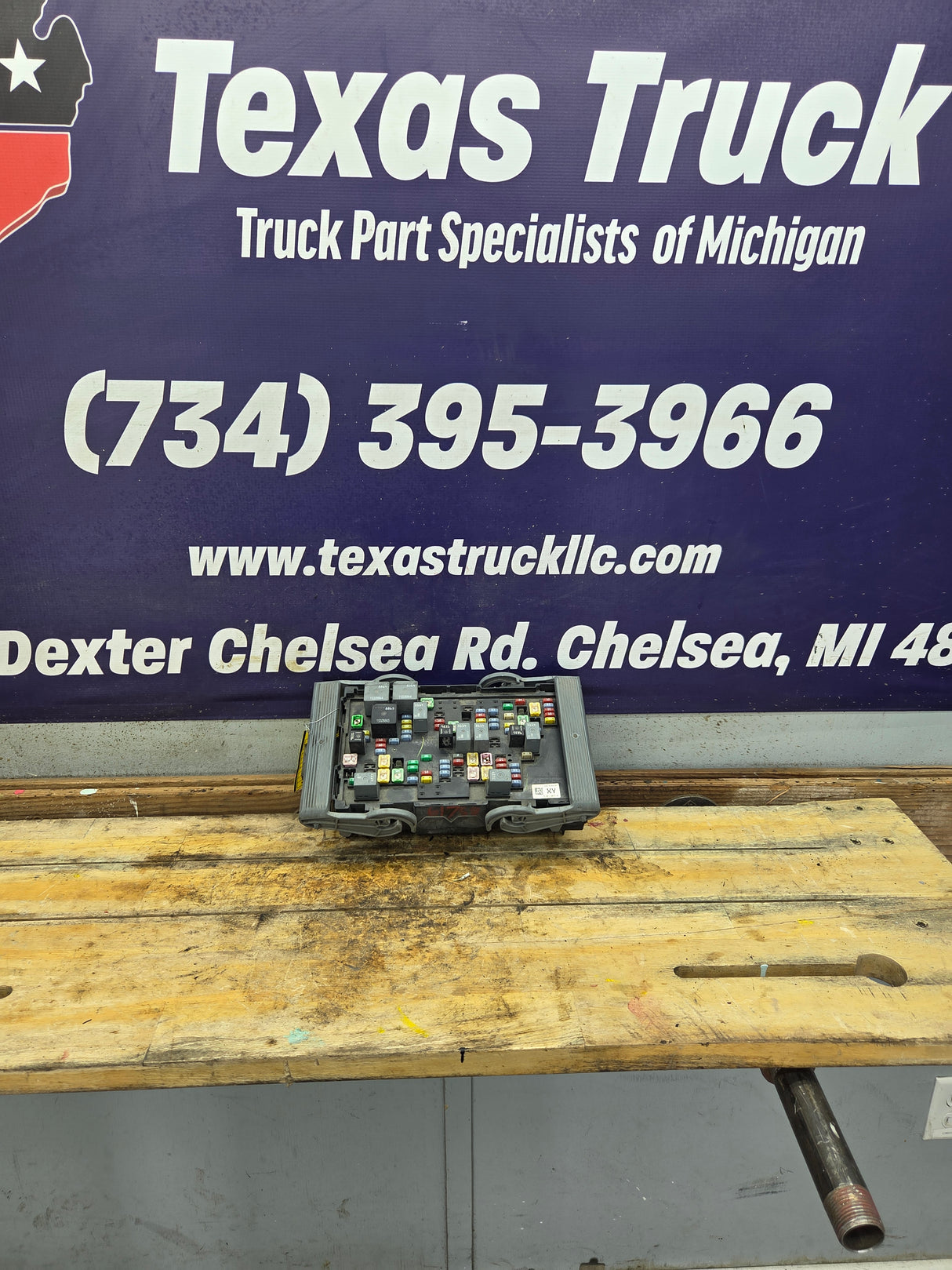 2010-2013 Chevrolet Silverado / GMC Sierra 1500 2500 3500 Engine Bay Fuse Box