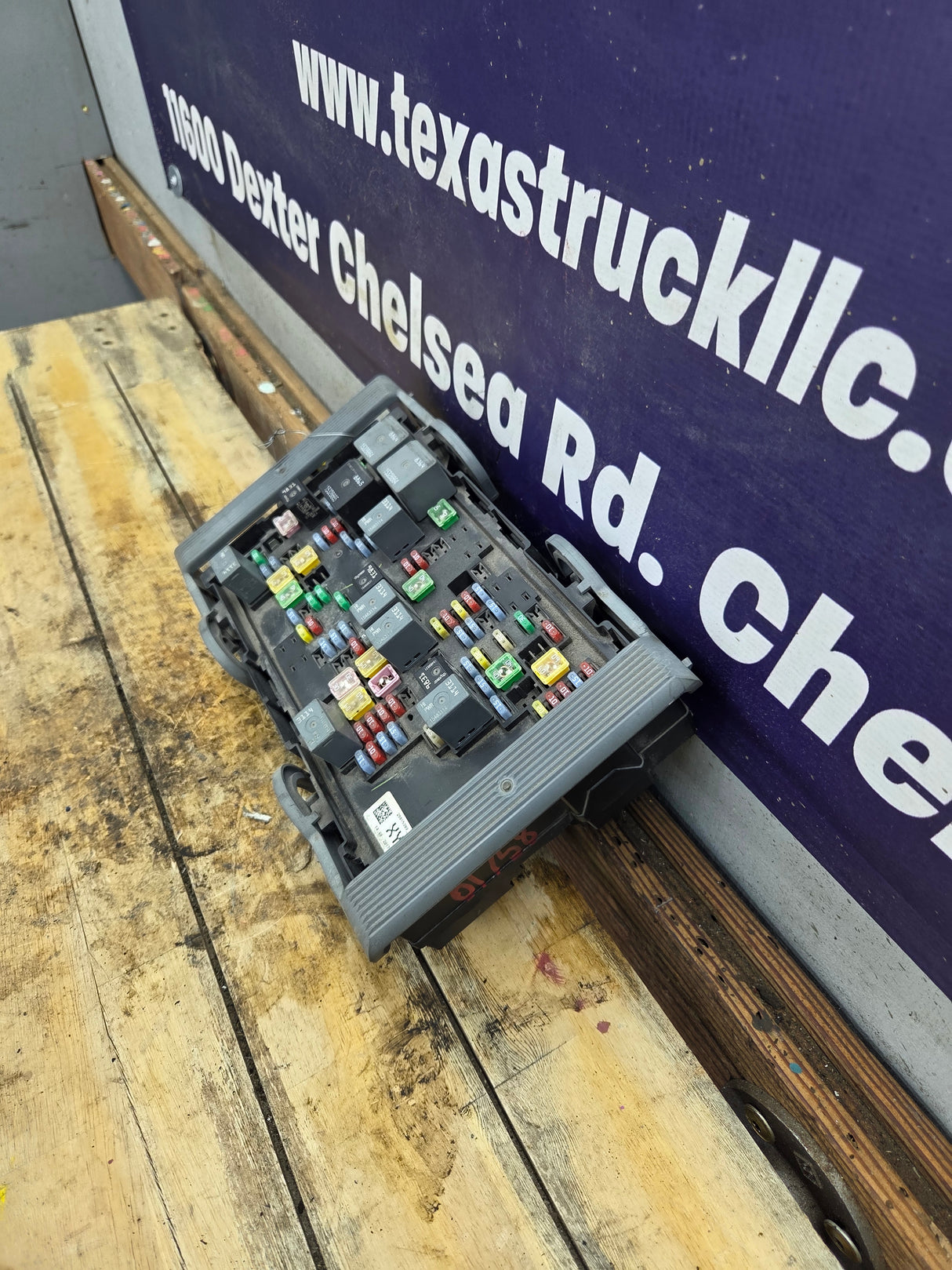 2010-2013 Chevrolet Silverado / GMC Sierra 1500 2500 3500 Engine Bay Fuse Box