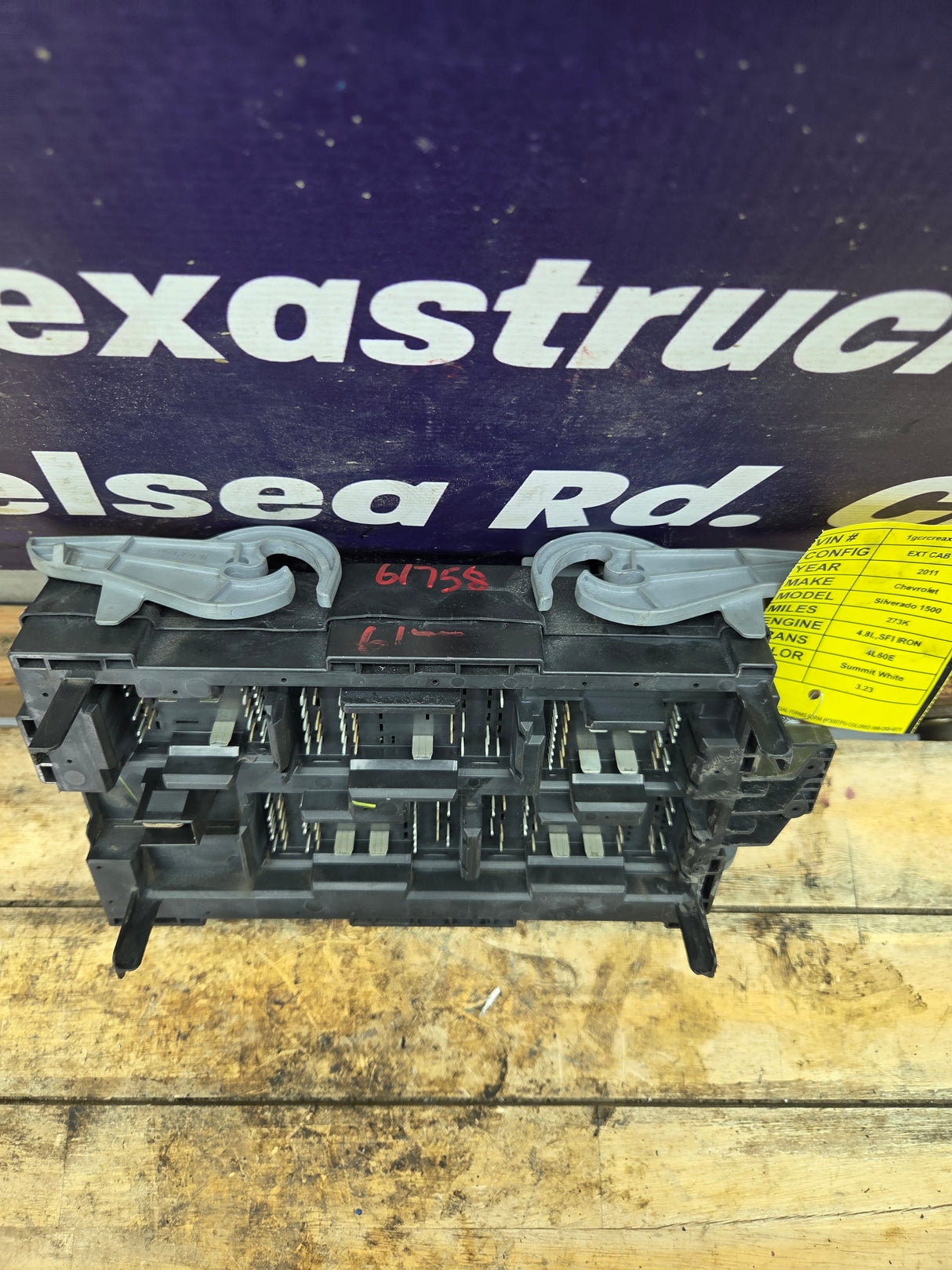 2010-2013 Chevrolet Silverado / GMC Sierra 1500 2500 3500 Engine Bay Fuse Box