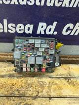 2003-2005 Chevrolet Silverado / GMC Sierra 1500 250 3500 Engine Bay Fuse Box - 15201928