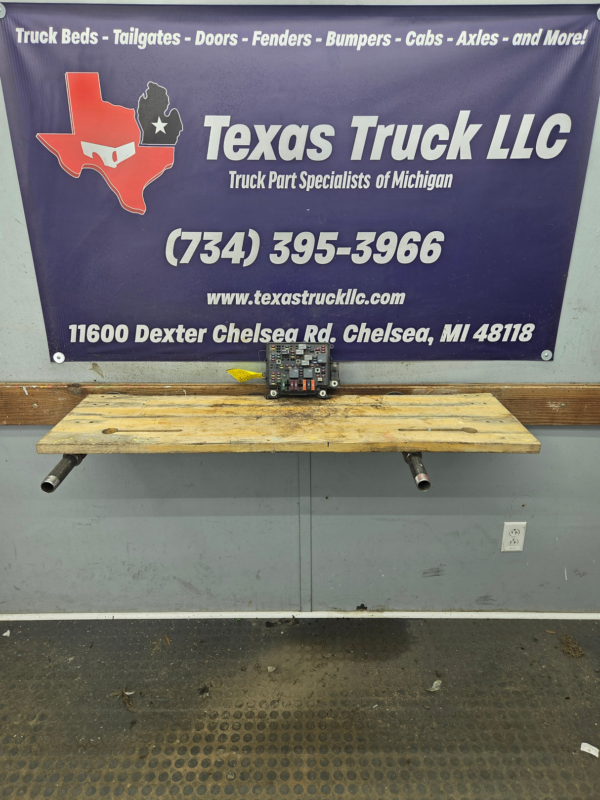 1999-2002 Chevrolet Silverado / GMC Sierra 1500 Engine Bay Fuse Box