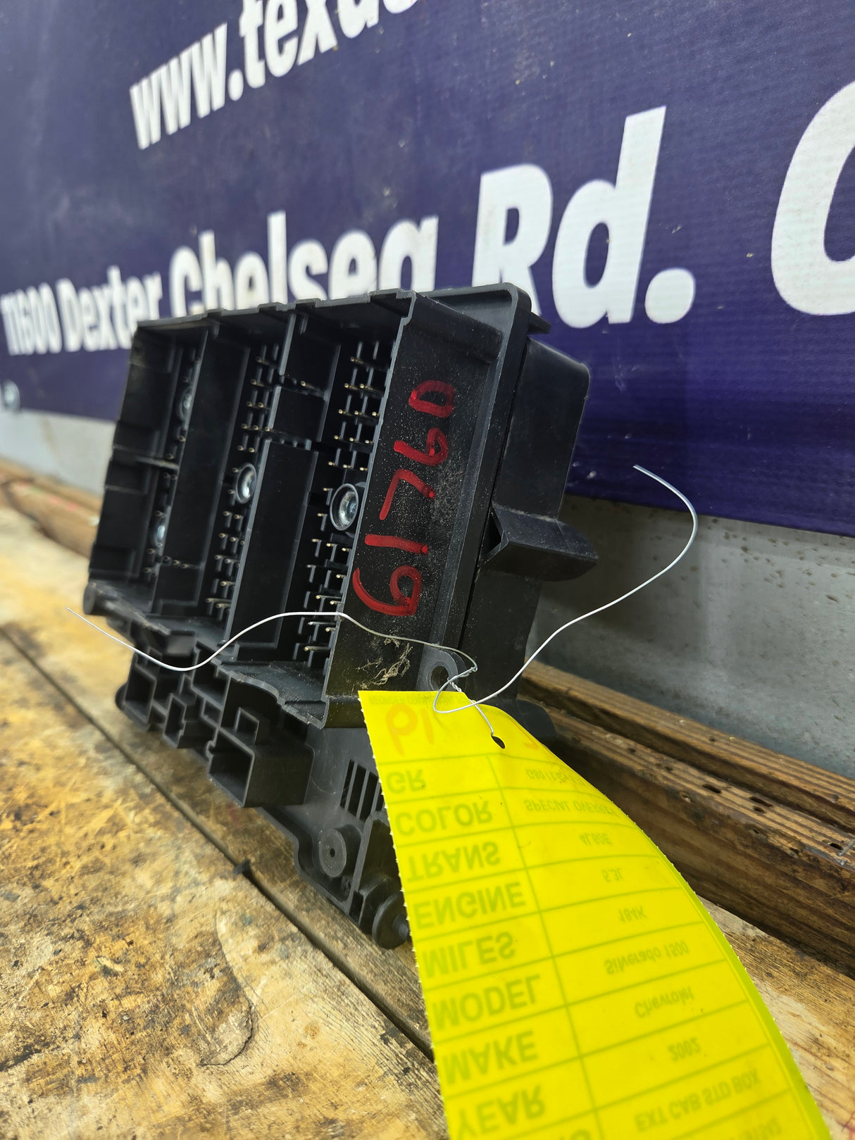 1999-2002 Chevrolet Silverado / GMC Sierra 1500 Engine Bay Fuse Box