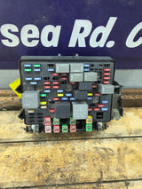 2003-2005 Chevrolet Silverado / GMC Sierra 1500 250 3500 Engine Bay Fuse Box - 15201928
