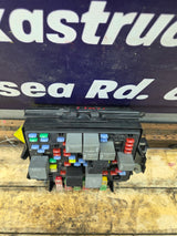 2003-2005 Chevrolet Silverado / GMC Sierra 1500 250 3500 Engine Bay Fuse Box - 15201928