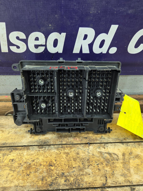 2003-2005 Chevrolet Silverado / GMC Sierra 1500 250 3500 Engine Bay Fuse Box - 15201928